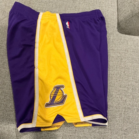 Men’s Adidas Lakers Away Shorts XXL - Picture 3 of 5